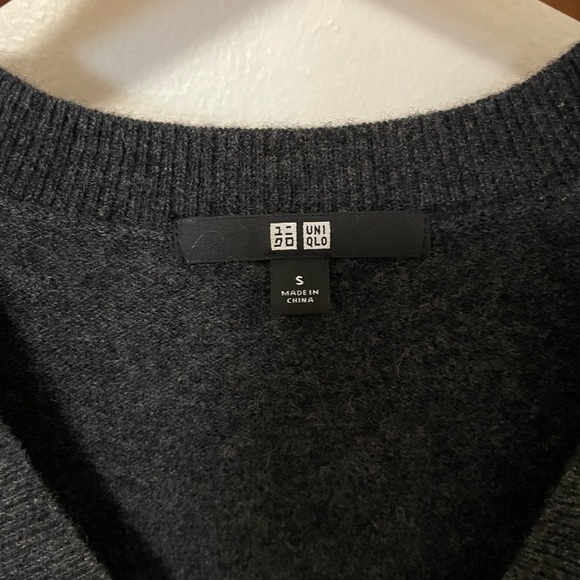 Uniqlo cashmere sweater - Picture 2 of 4